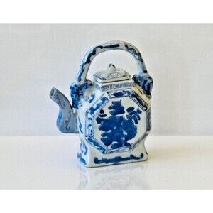 China Blue White Tea Octagon Pot 6 3/8" Tall Grandmillenial